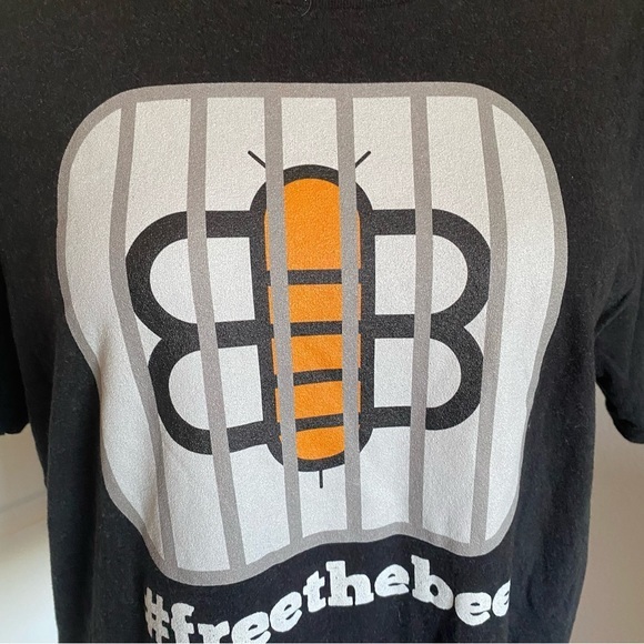 #freethebee t-shirt in size 12, overall black, screen‎ print on front chest. 🐝 - Picture 7 of 10